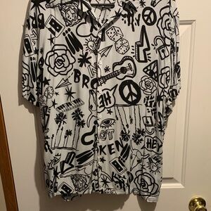 No Boundaries Monochrome Graphic Button-Up